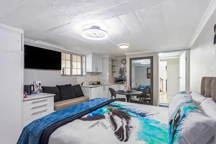 4 Bedroom Property for Sale in Gordons Bay Village Western Cape